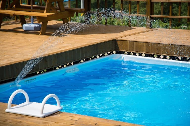 une piscine
