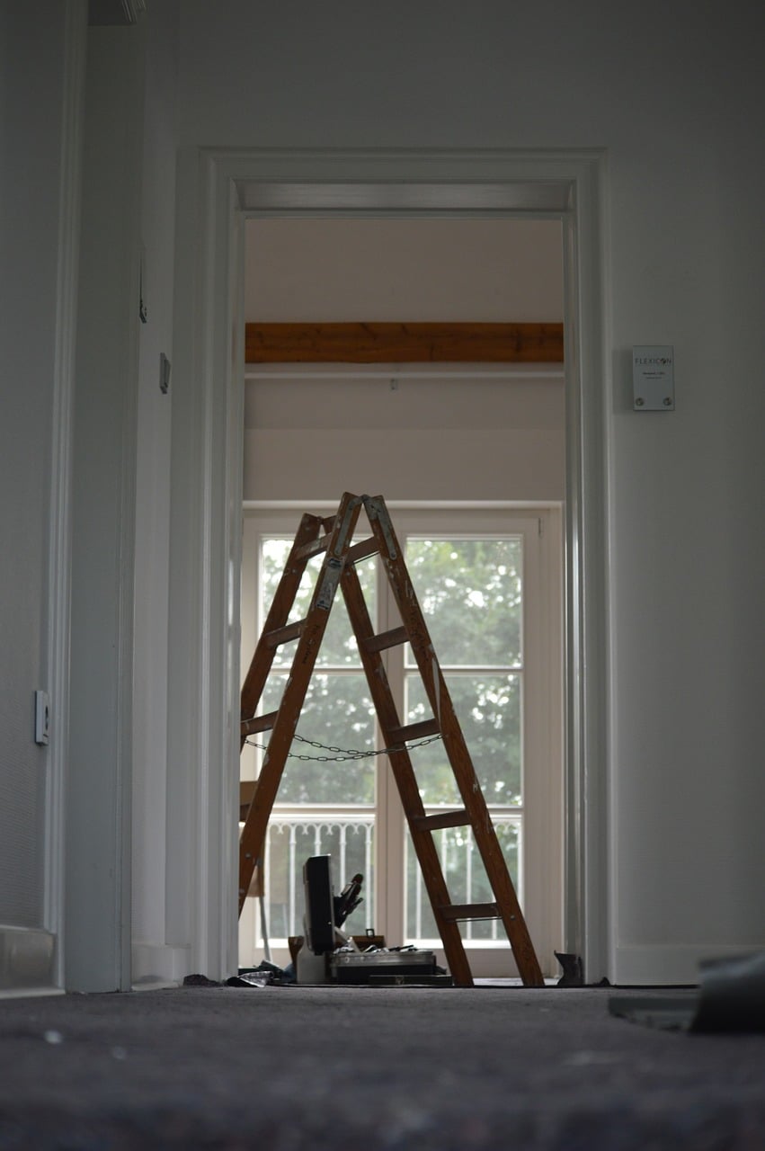 d&eacute;couvrez nos conseils et astuces pour r&eacute;ussir votre r&eacute;novation de salle de bain. transformez votre espace en un lieu moderne et fonctionnel, tout en augmentant la valeur de votre maison. inspirez-vous de nos id&eacute;es cr&eacute;atives et pratiques pour un am&eacute;nagement optimal.