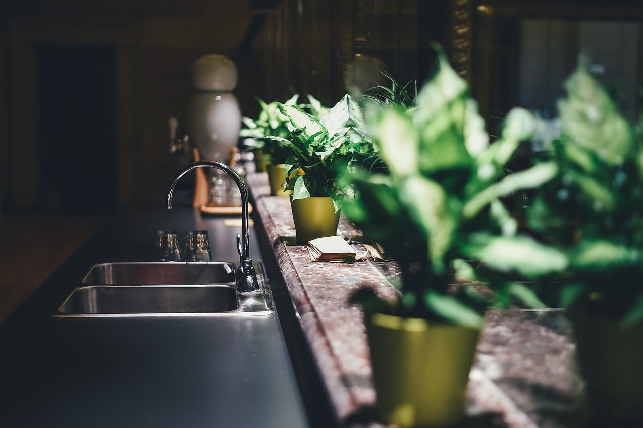 transformez votre espace culinaire gr&acirc;ce &agrave; notre guide complet sur la r&eacute;novation de cuisines. d&eacute;couvrez des astuces de design, des conseils pratiques et des tendances modernes pour r&eacute;inventer votre cuisine en un lieu fonctionnel et esth&eacute;tique.